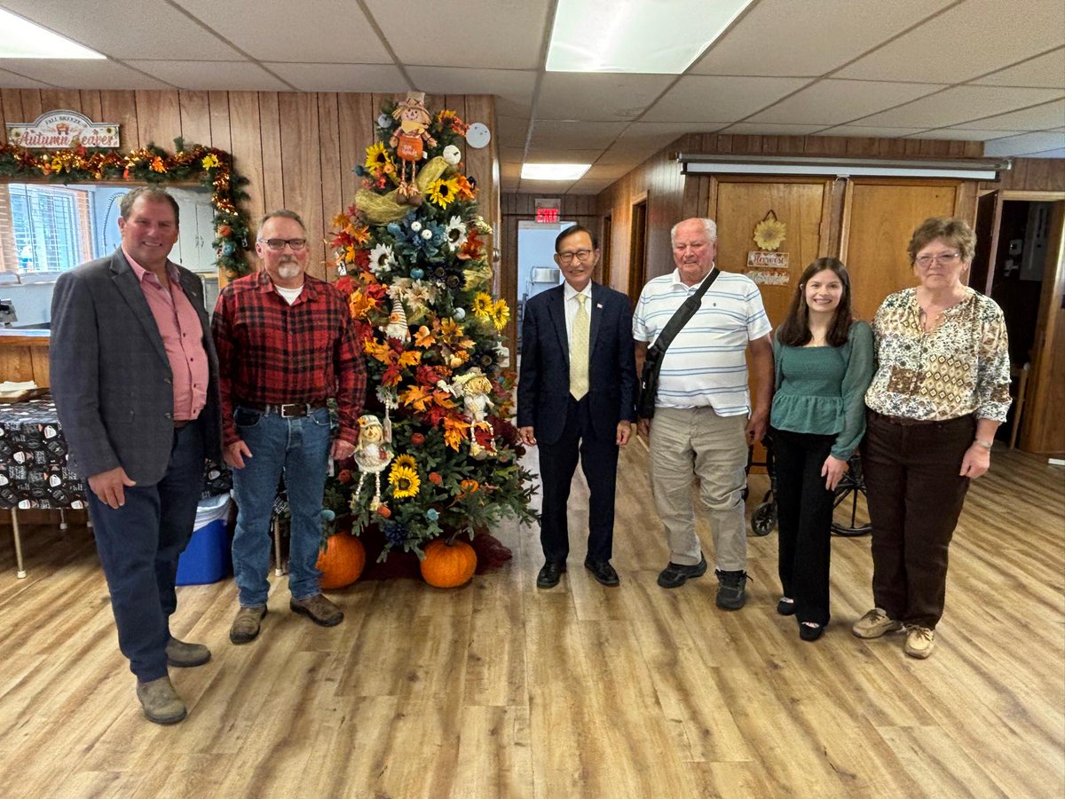 RaymondChoPC's tweet image. Visited another Senior Active Living Centre (SALC) with @paulvickersmpp.

The centres and #seniors here are so vibrant, showing that our record expansion of SALCs is impacting seniors everywhere. 

Truly a privilege to see how unique seniors are in every region of Ontario.