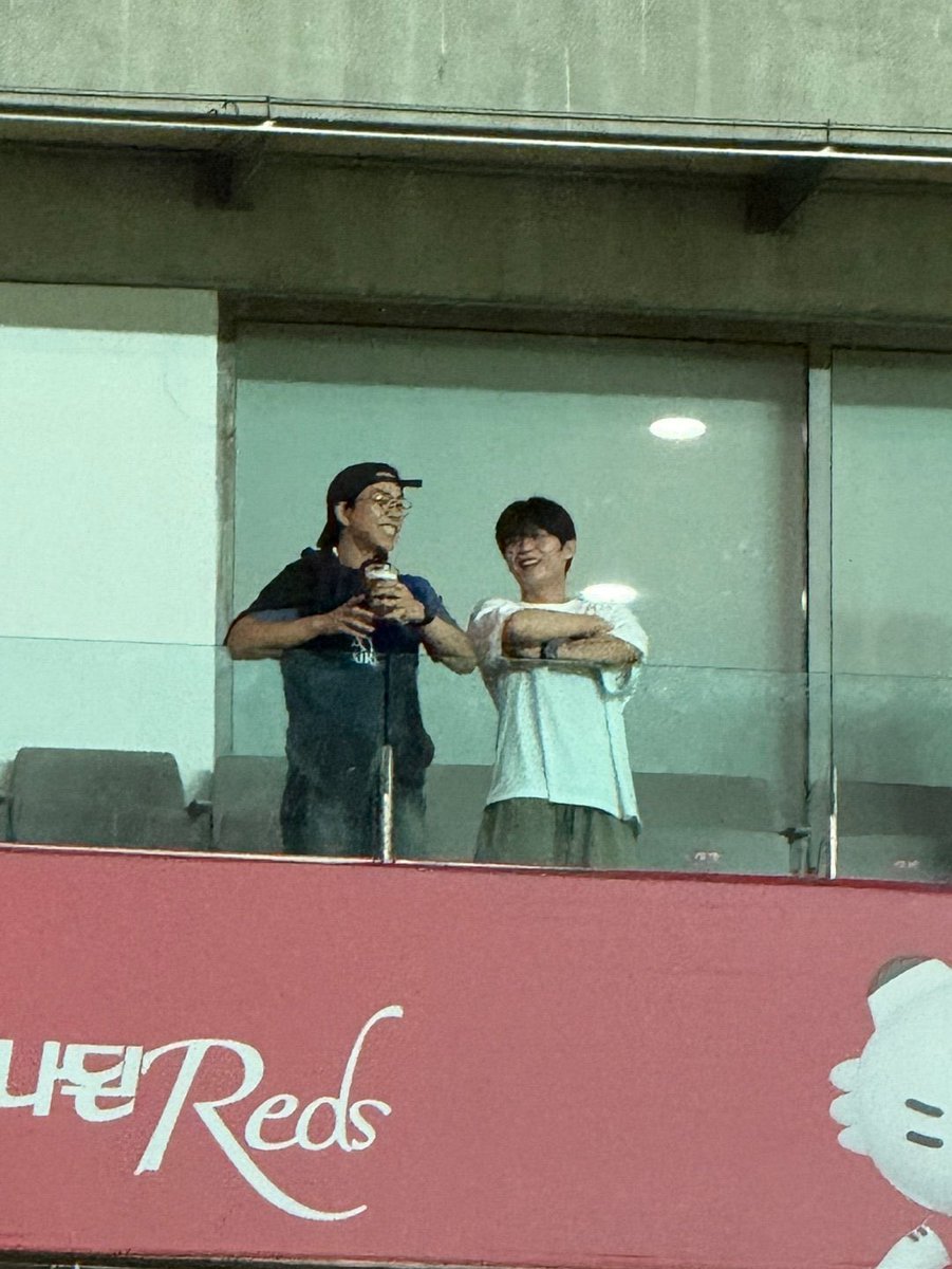 jeumsaen's tweet photo. 아니난진짤루이해가않되서그럼 https://t.co/KhUFeKwufd