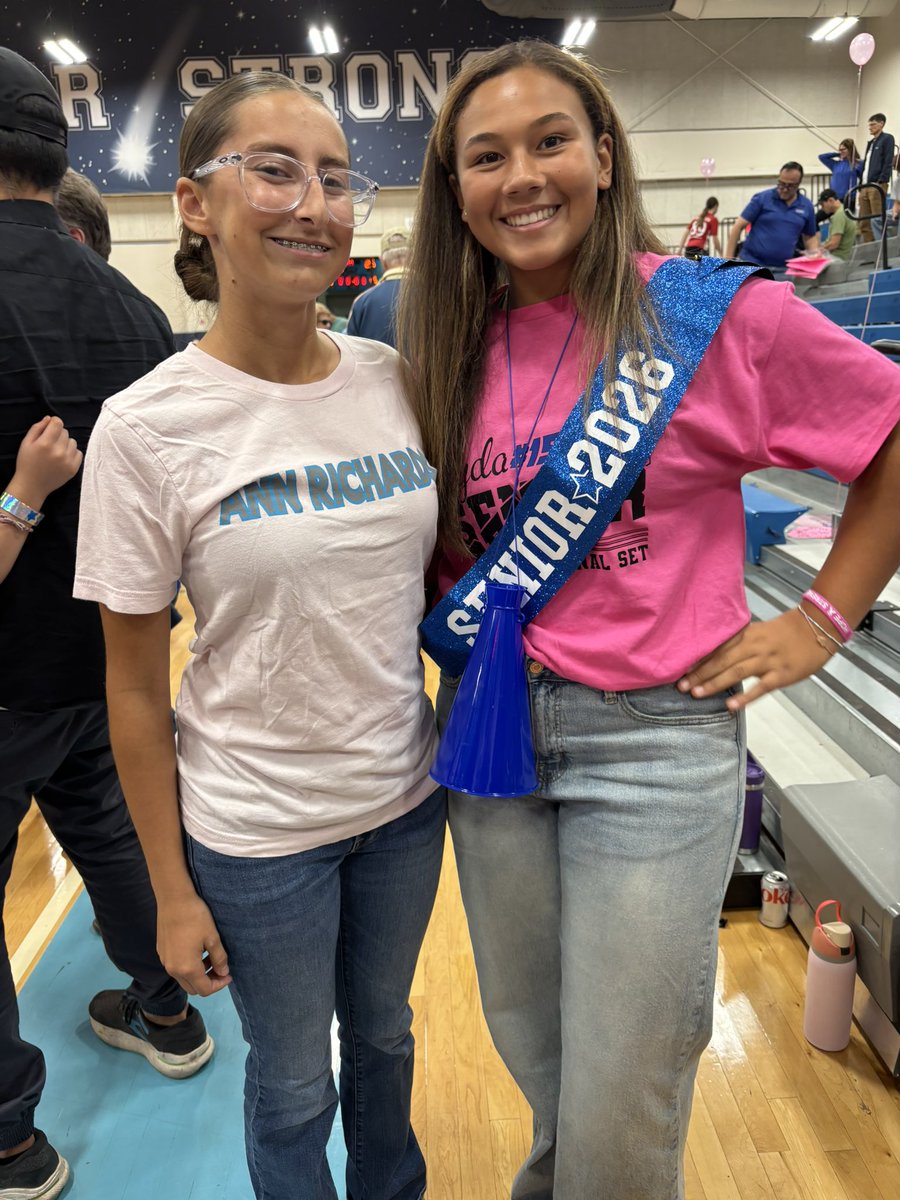 Happy Senior Night to my sister Jayda 
I had a blast 
I’m so proud of how far she’s come and I’m not ready for mine because I was emotional during hers 
Shoutout to everyone supporting!