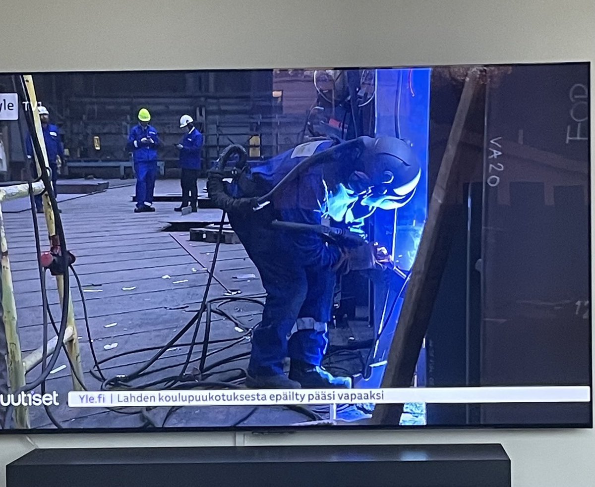 Nyt kannattaisi varmaan kouluttautua hitsaajaksi jos ammatillinen koulutus on tähtäimessä.