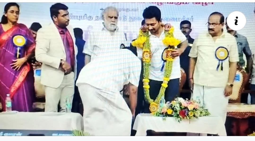 Peruvazhuthiyar's tweet image. அரசியல்மயப்படுத்தப்பட்ட சுயமரியாதைக்காரர்கள்..

🤷‍♂️🤷‍♂️🤷‍♂️