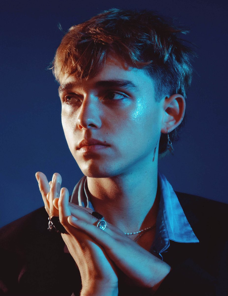 Continuing to showcase his versatility as a dynamic artist, Stan Pratt returns with his third track, "Cry Me Rivers", from his upcoming debut EP "Introspectator"

eqmusicblog.com/listen-to-cry-…