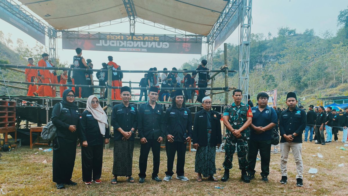 gasmiponorogo66's tweet photo. Romo KH Mukrim Abdullah menghadiri Pencak Dor Pagar Nusa Kabupaten Gunungkidul, Yogyakarta, pada Ahad, (05/10/25).
#gasmi #gasmicabangponorogo #gasmipusatlirboyo #pagarnusa #gasmipagarnusa #pencakdor #pencakdor2025 #pencakdorterbaru #pencaksilat #psnupagarnusa #nu https://t.co/GiEF096C37