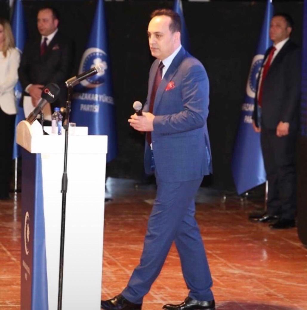 Tanrı , dünyayı yaratırken bir tablo edasında bir eser yaptı. İnsana düşen ise bu eşsiz tablodaki  resmi tamamlamaktı oysa , yıkmak değildi!