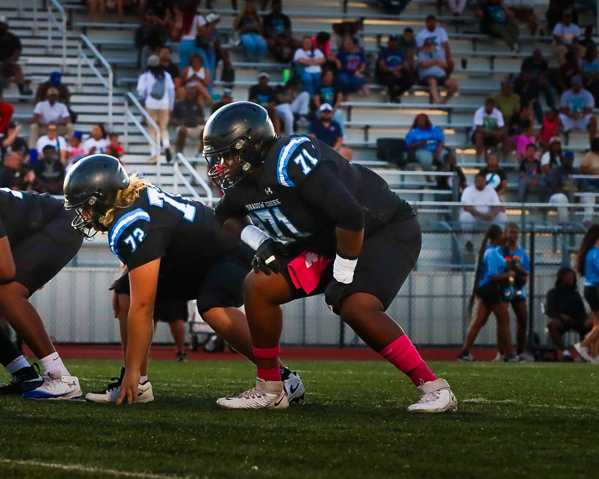 OfficialMakaiEd's tweet photo. Making this student-athlete with emphasis big on  STUDENT look like easy work. Winning is a consequence of Preparation and WORK and tied to God’s Blessings!🙏🏿💪🏿
We 7-0 Coach! #makaiedwards #studentathlete #football #lineman #offensivetackle #blindside https://t.co/Rluie84VuB