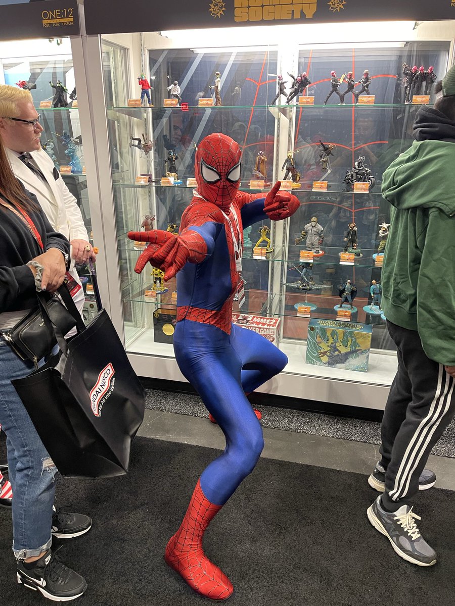 Cesar (@cezarleo_) on Twitter photo #NYCC2025 #NYCC2025