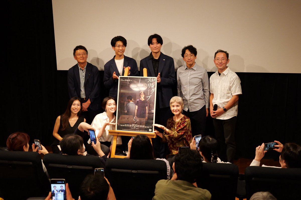 longsleeve2025's tweet photo. 映画「#ロングスリーブ」
#Morc阿佐ヶ谷 での上映始まりました！

初日からたくさんのお客さまが駆けつけてくれました！！
舞台挨拶には急遽、監督も登壇し撮影裏話トークも大変盛り上がりました✨

1週間よろしくお願いします😊

#映画 https://t.co/McMFBP8g6c