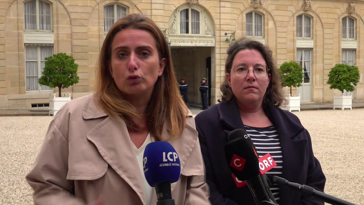 BFMTV's tweet photo. 🔴 EN DIRECT 
Crise politique: les Écologistes sortent "sidérés" et "avec aucune réponse" du rendez-vous avec Emmanuel Macron 
https://t.co/WHr48juCzI https://t.co/qJKs8uOsaa