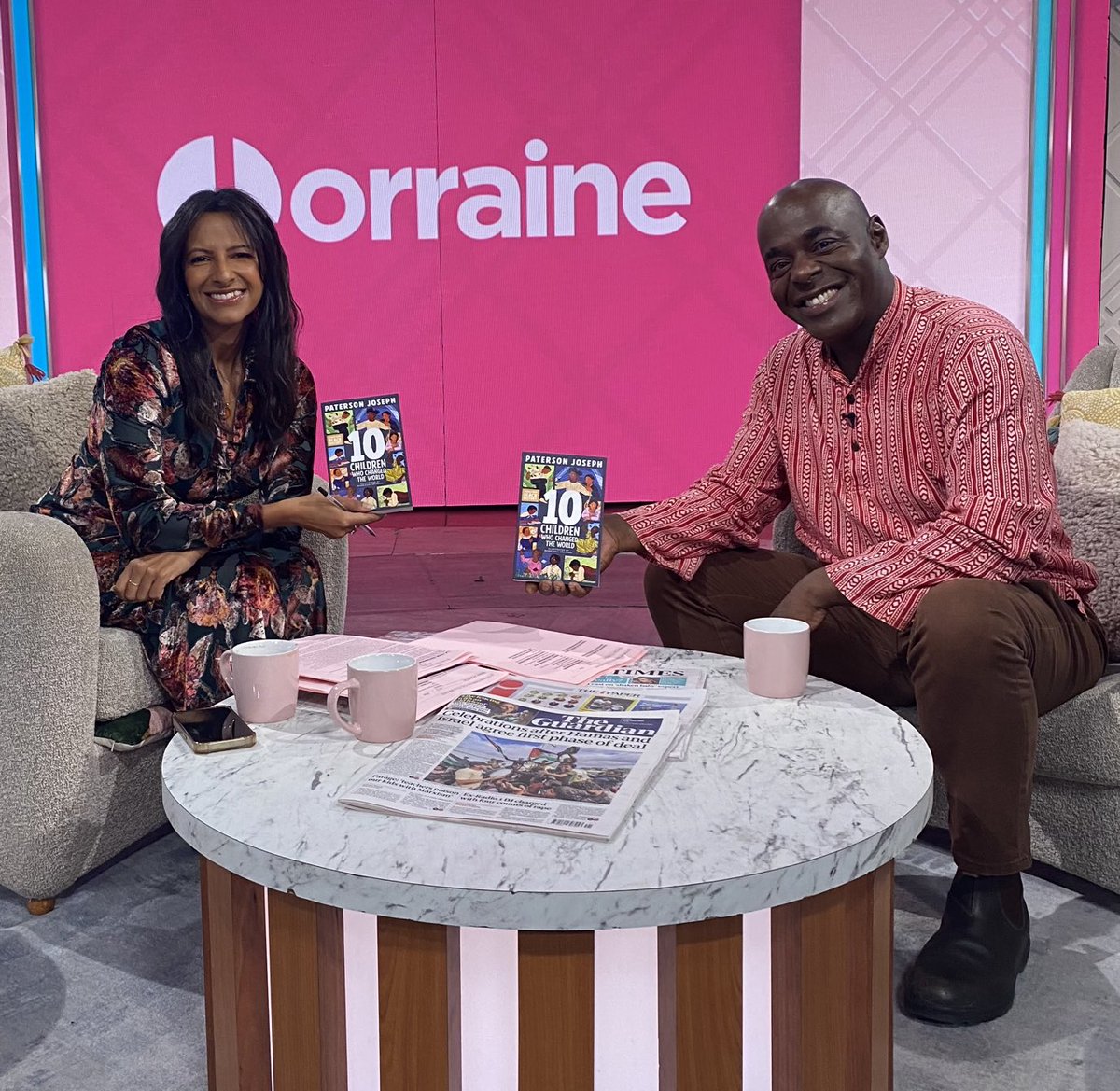 ignatius_sancho's tweet image. ⭐️Easy-breezy chat with the ridiculously-awake-at-dawn #RanvirSingh on #Lorraine this morning. Don&apos;t be fooled. My grin belies my cross-eyed levels of jetlag! ⭐️ #TenChildrenWhoChangedTheWorld #HachetteChildrensGroup #BHM #History #African