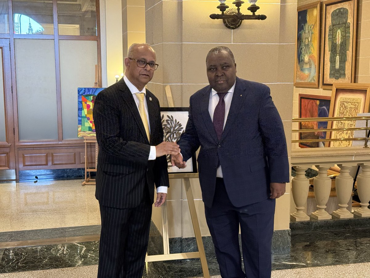 Le Représentant permanent de l’#OIF a saisi l’occasion d’un premier contact avec S.E.M. Albert Ramdin, <a href="/SG_OEA_OAS/">SG_OEA_OAS</a>, pour le remercier de sa disponibilité à renforcer la coopération avec l’#OIF sur les priorités communes. Le rendez-vous a été pris pour approfondir les synergies