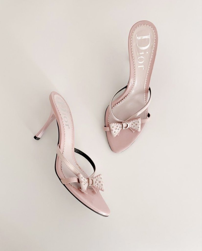 glirttery's tweet photo. christian dior 2000’s pink bow leather sandal heels https://t.co/pdYVP4i6E8