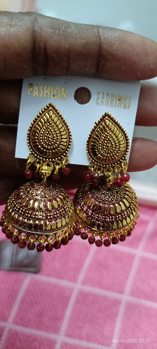 Suma357381's tweet image. പഴയത് ഒരാൾ അടിച്ചു മാറ്റി..
ഇപ്പൊ അതേപോലെ ഒരെണ്ണം വാങ്ങി 
#JhumkaTwitter 🖤