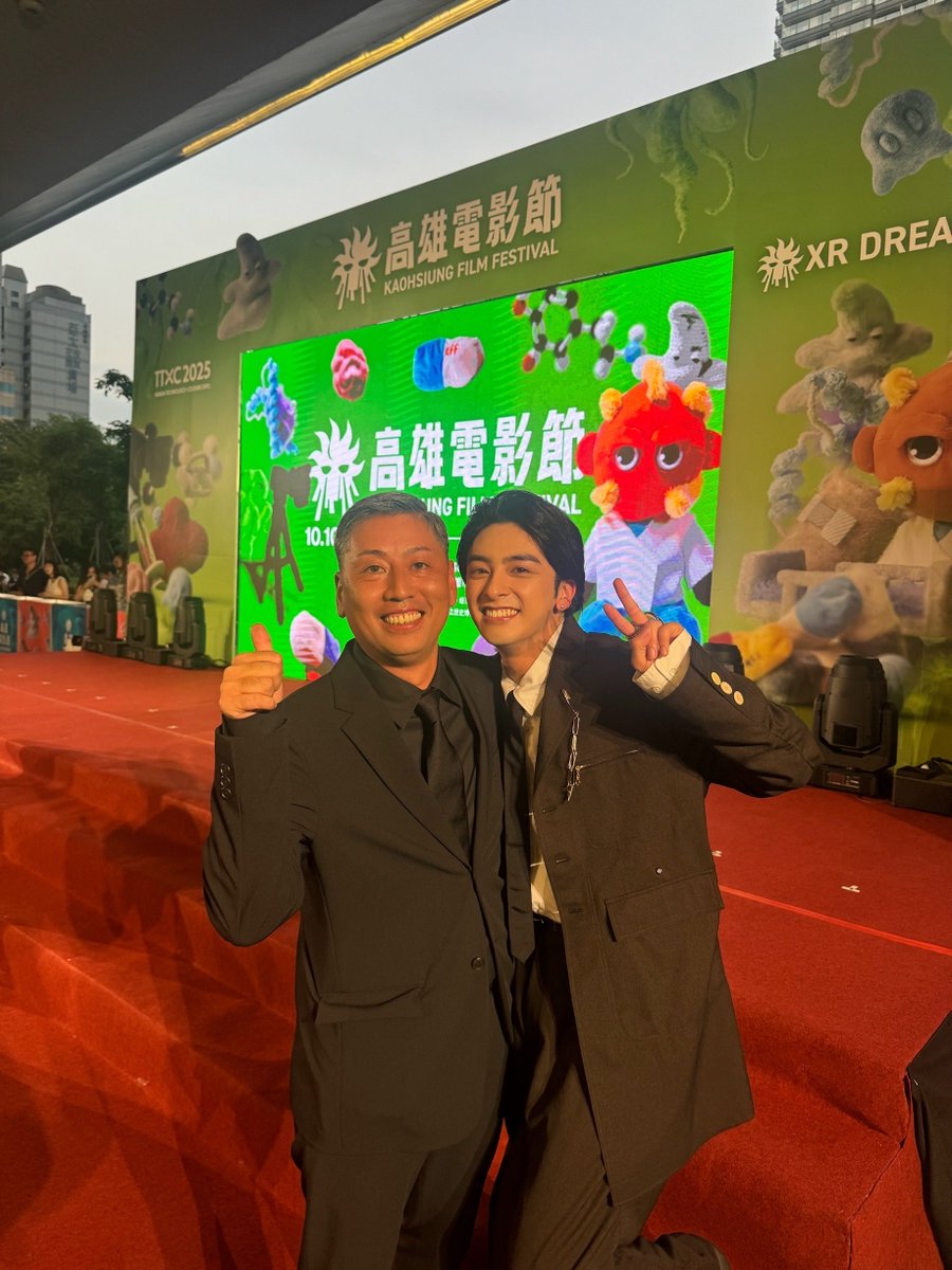 T__Niihara's tweet photo. 高雄映画祭 -高雄電影節-

映画『YOUNG＆FINE』でご招待いただき監督と台湾に来ております🫧
人生初のレッドカーペット、沢山の温かな声援の中を歩く嬉しさと気持ちよさと言ったらなににも変えられない。ここまで会いに来てくれた皆様に、そして配信を見てくださった皆様に心から感謝いたします🔥

初上陸の台湾ですがもう既に最高すぎます！ご飯美味しすぎて太りそう笑
まだまだ楽しむぞ〜！！

#2025高雄電影節
#映画ヤンファン