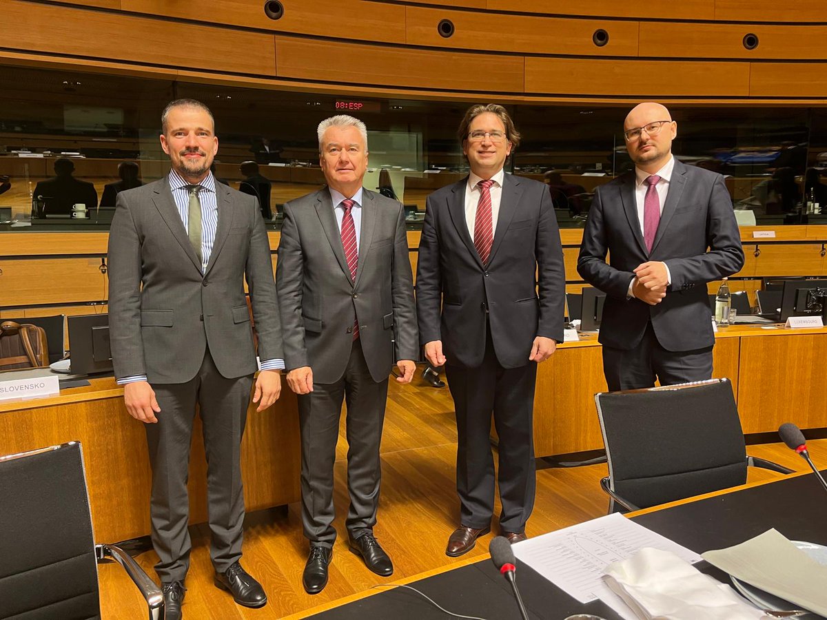 SLOVAKIAinEU's tweet image. #ECOFIN

EU Finance ministers today discuss:

💶 Own resources for the EU budget
🚬 Tabacco taxation
🍃 Tax incentives to support clean industrial deal
💹 Savings and investment union 

#Slovakia 🇸🇰 is represented by PR Amb. @JurajNociar