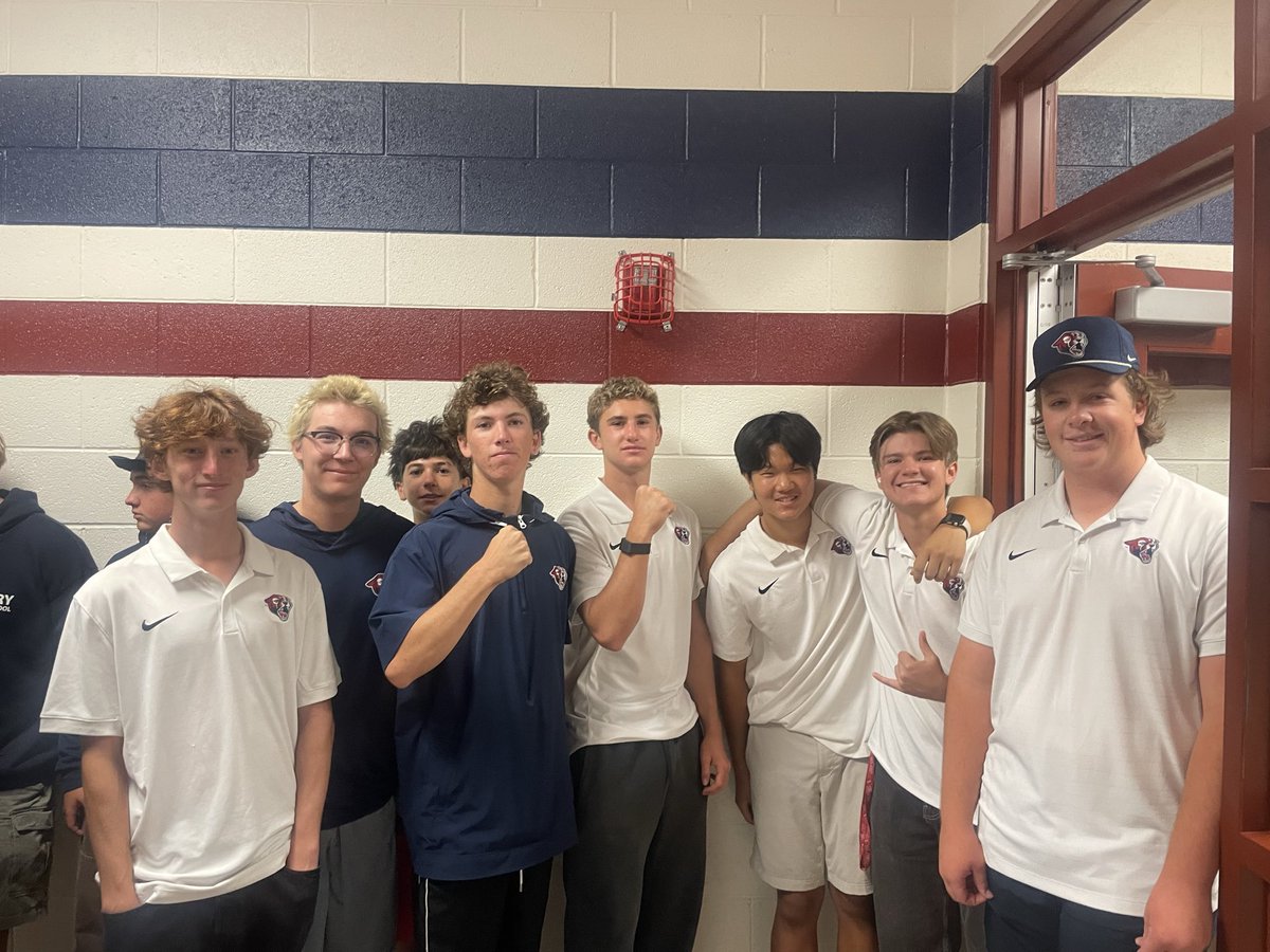 PerryBoys_Golf's tweet photo. Boys and Girls Golf in the house for the Fall Sports Assembly! 
Let’s GOOOO! https://t.co/GOlVWw9adx