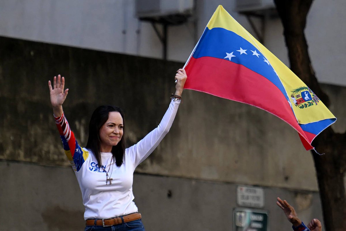 Ya que nos llenamos la boca de PAZ saludemos a la Premio NOBEL de la PAZ. Maria Corina Machado. <a href="/Frente_Amplio/">Frente Amplio</a> <a href="/CosseCarolina/">Carolina Cosse</a>