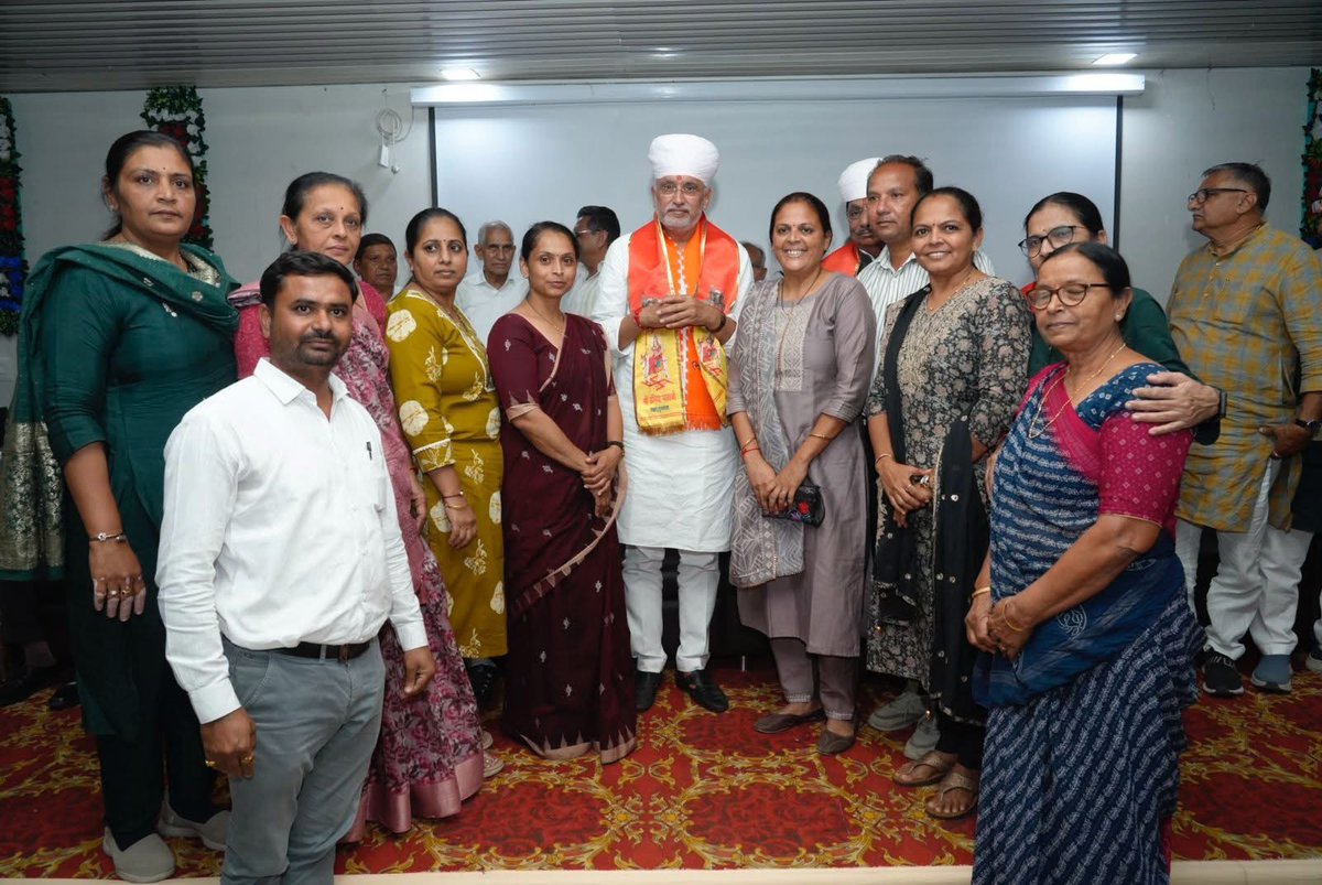 jaydeepbjp99's tweet image. જય મા ઉમિયા 🙏
પ્રદેશ અધ્યક્ષ શ્રી @MLAJagdish જીએ તેમના ઉત્તર ઝોનના પ્રવાસ દરમ્યાન ઊંઝા ખાતે બિરાજમાન જગતજનની મા ઉમિયાની પૂજા-અર્ચના કરી અને આશીર્વાદ મેળવ્યા.
આ અવસરે ઉમિયા માતાજી સંસ્થાનના હોદ્દેદારો અને સભ્યોએ પ્રદેશ અધ્યક્ષશ્રીનું પુસ્તક તુલા દ્વારા અભિવાદન કર્યું.
