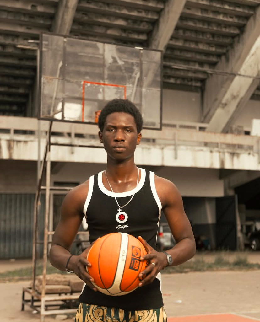 primeriesafrica's tweet photo. Eight Plux is hosting a challenge in celebration of their new collection 🔥

Record yourself throwing a basketball into a hoop 5 TIMES IN A ROW. 
Use the hashtags #OddlySatisfyIngLagos #EightpluxChallenge, and tag them.

The FIRST 3 people to complete the challenge and follow the rules will WIN FREE clothing pieces🥳