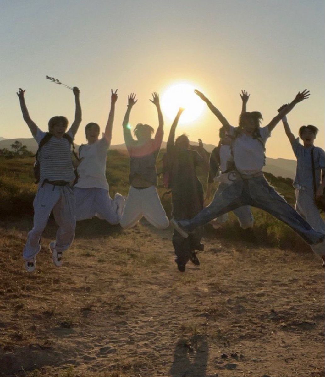 RII7E_korea's tweet photo. 내가 제일 좋아하는 거야
너와 나 우리 Memories 🤍🤙🏻
#Riize #RII7E #riizeisseven https://t.co/TXjqoOW5Gw