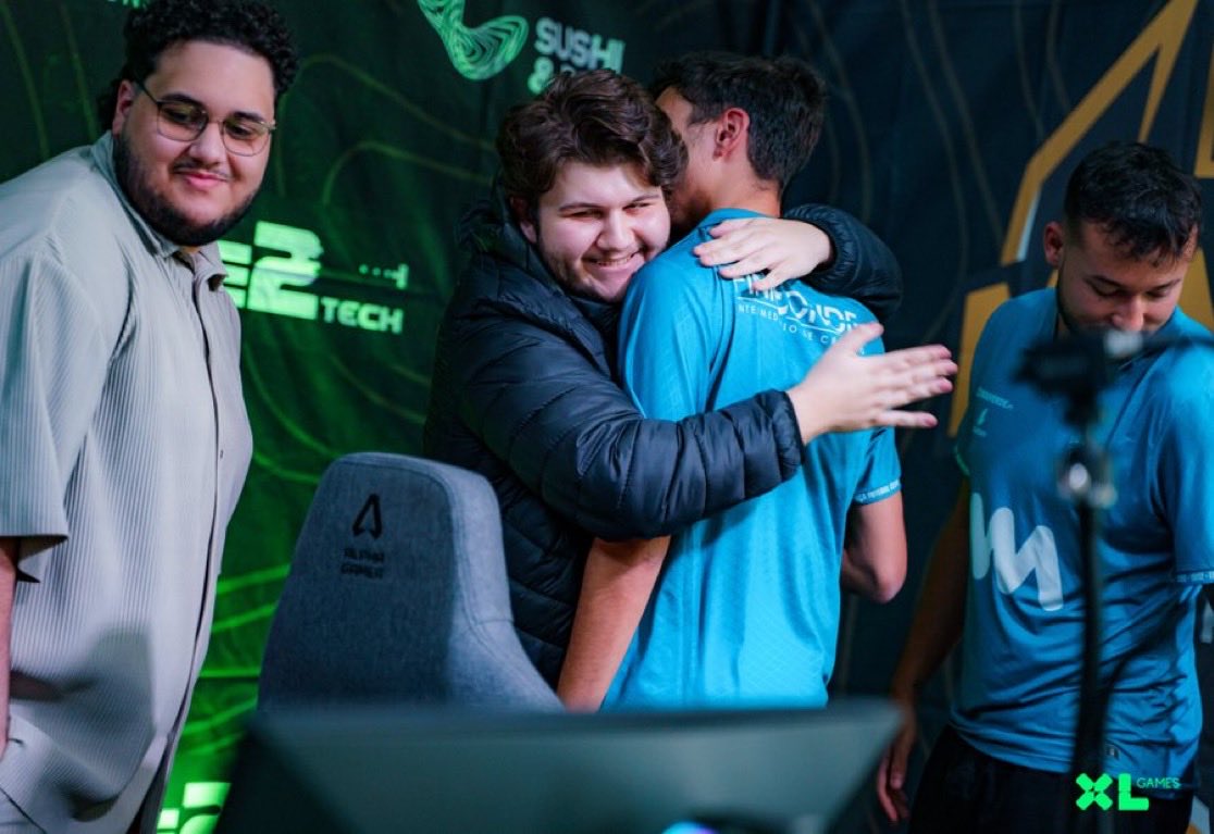 Imagens destas é o que me faz continuar a sonhar, ver os rapazes a dar tudo e sorrir é a maior prenda que podiamos ter! 

Bora <a href="/LecaFCEsports/">Leça FC Esports</a> 💚🫡