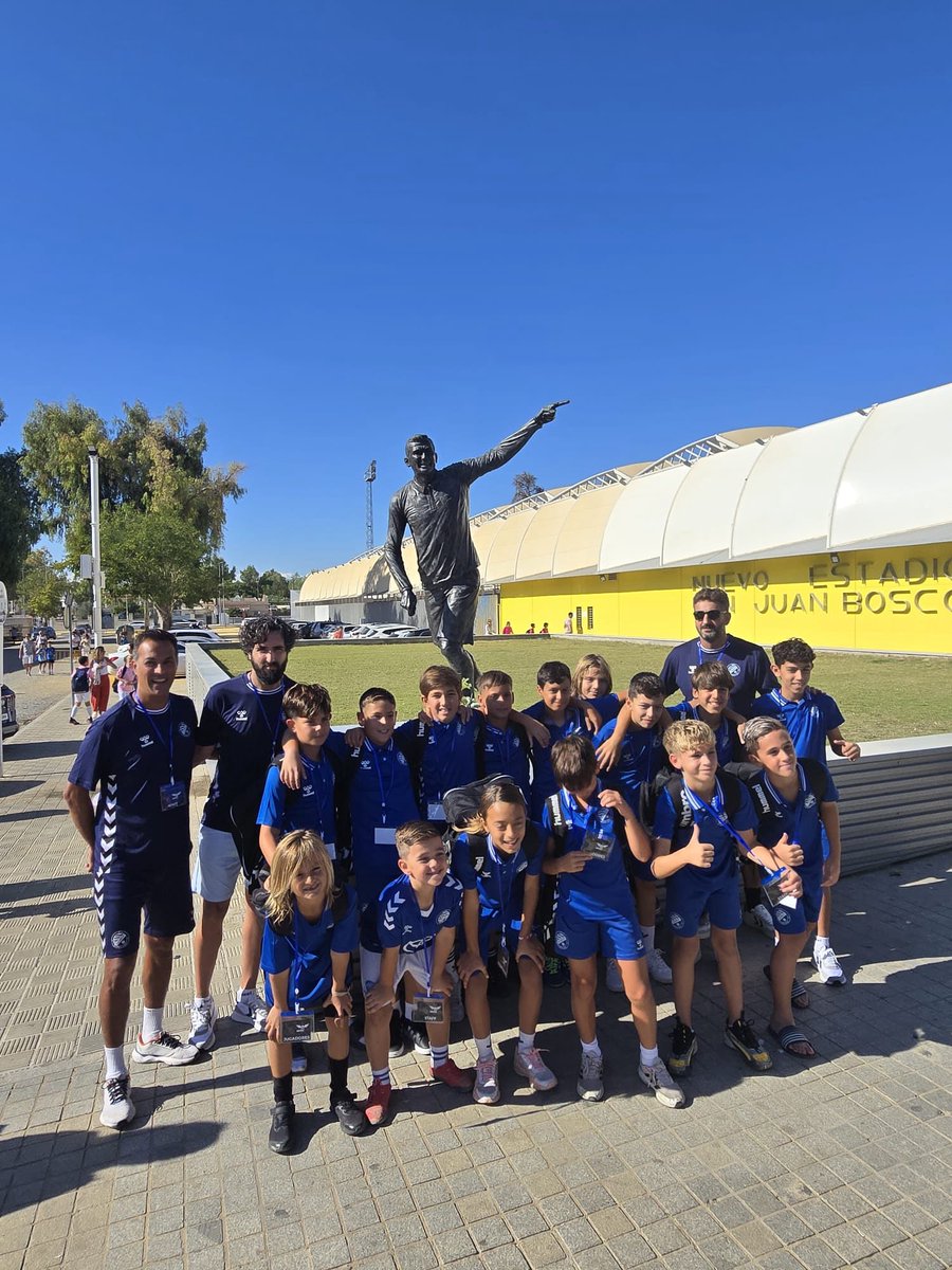 💙⚽️ ¡Nuestro #XDFCAlevín3ª ya está en el Estadio San Juan Bosco!

🙌🏼 Comienza nuestra aventura por el torneo Reyes Cup, y nuestro alevín llega con toda la ilusión.

🕛 Primer partido: hoy a las 18:00h
⚔️ Rival: <a href="/lafabricacrm/">Cantera Real Madrid</a>