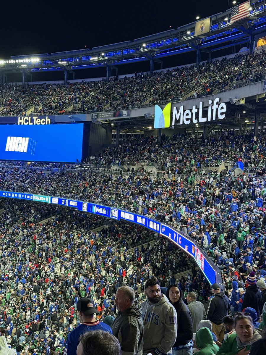 First giants game with my Dad in 10 years and they take out the Eagles. 💙