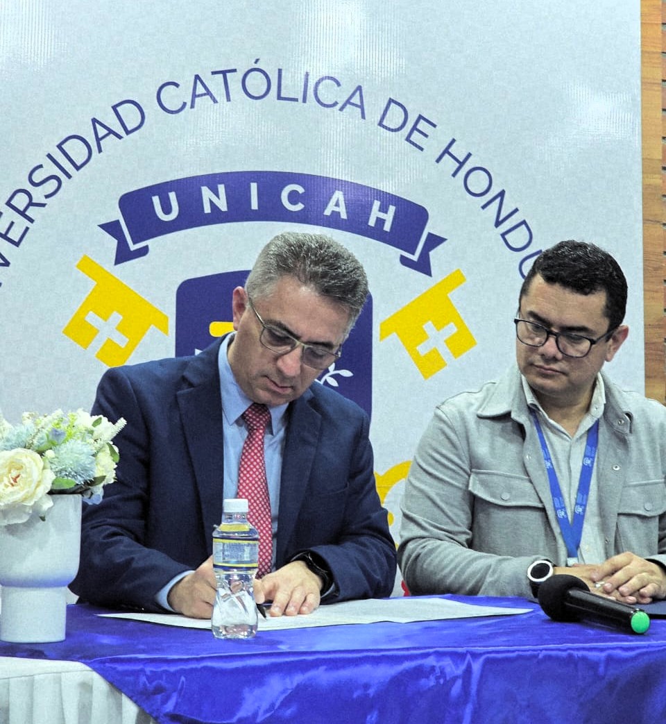 Universidad Católica de Honduras - UNICAH e ISACA Capítulo Tegucigalpa sellan una alianza académica estratégica.

#UNICAH #ISACA #ISACATegucigalpa #AlianzaAcadémica #IngenieríaEnComputación #Ciberseguridad #Tecnología #Educación