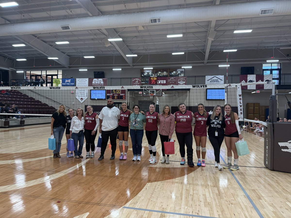 LincolnWolvesVB's tweet image. Teacher Apprecitation Night 2025

Last night, Lady Wolves seniors got the opportunity to select a teacher/coach that has impacted them throughout their time at Lincoln! It was a very sweet and tender moment! Thank you teachers/coaches for the impact you have had! ❤️