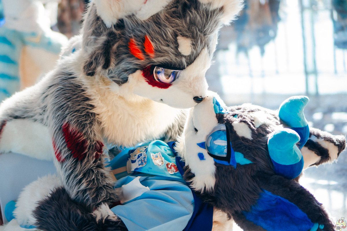 和淼美丽高难度亲亲）
<a href="/or42522085/">松莳or小淼</a> 
📷 <a href="/pio1840708/">pio</a>