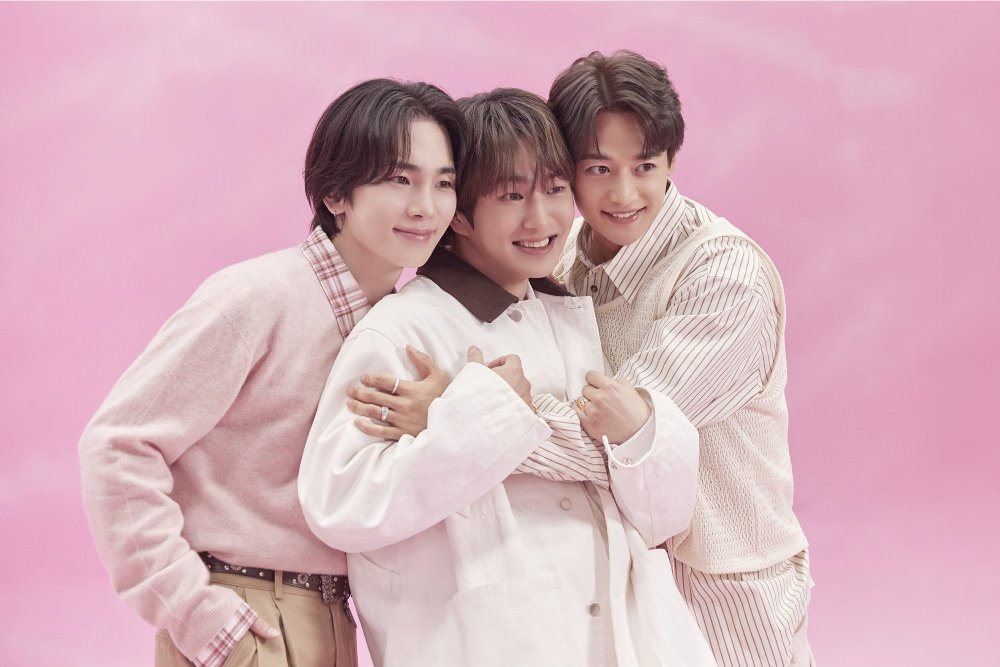 wonew_0vo's tweet photo. 이번에 단체사진찍는거 굿즈있으면  요런 너낌으로  탬까지 완전체로 해서 찍어주십사.......
굿즈에 약간 요런 뽀짝 소중 복닥복닥한 느낌으로 어떻게 안되나아?! https://t.co/v53Y5gfalF
