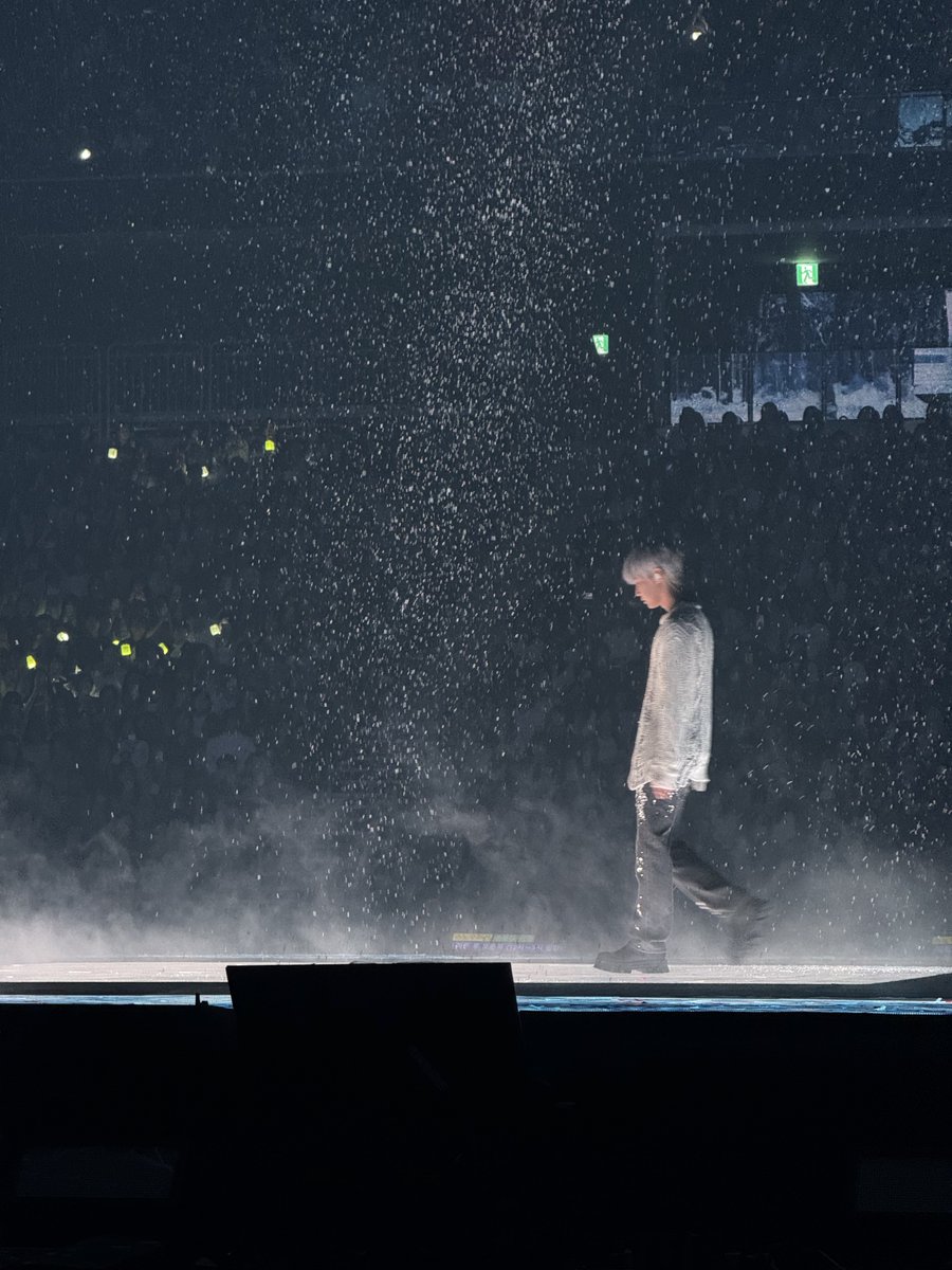 NCTDAOYlNG's tweet photo. these photos of doyoung during smow flower are so beautiful ❄️🤍 https://t.co/uXGAjGWTJy