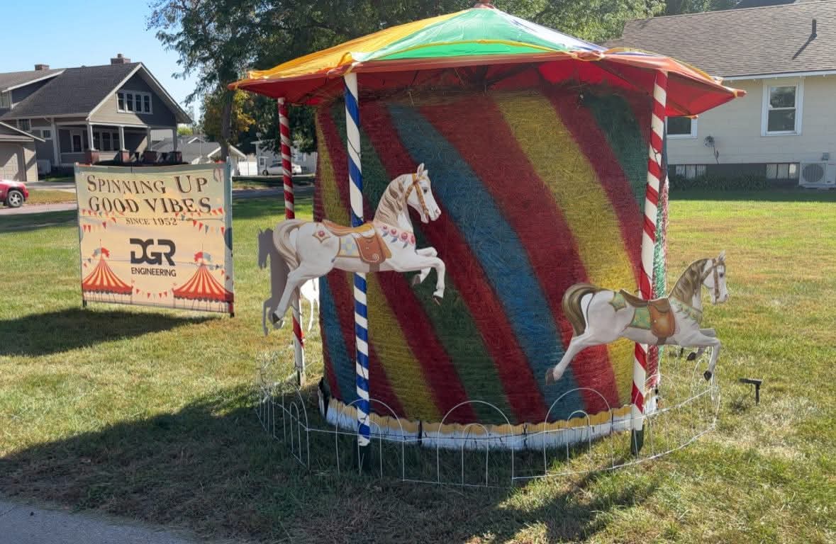 Step right up &amp; check out our carnival-themed entry in this year's Rock Rapids Chamber of Commerce Round Bale Contest! Our creative committee really brought the merry-go-round magic to life. See all the entries and vote for your favorite here: forms.gle/HFoaquVt4dKBd8…