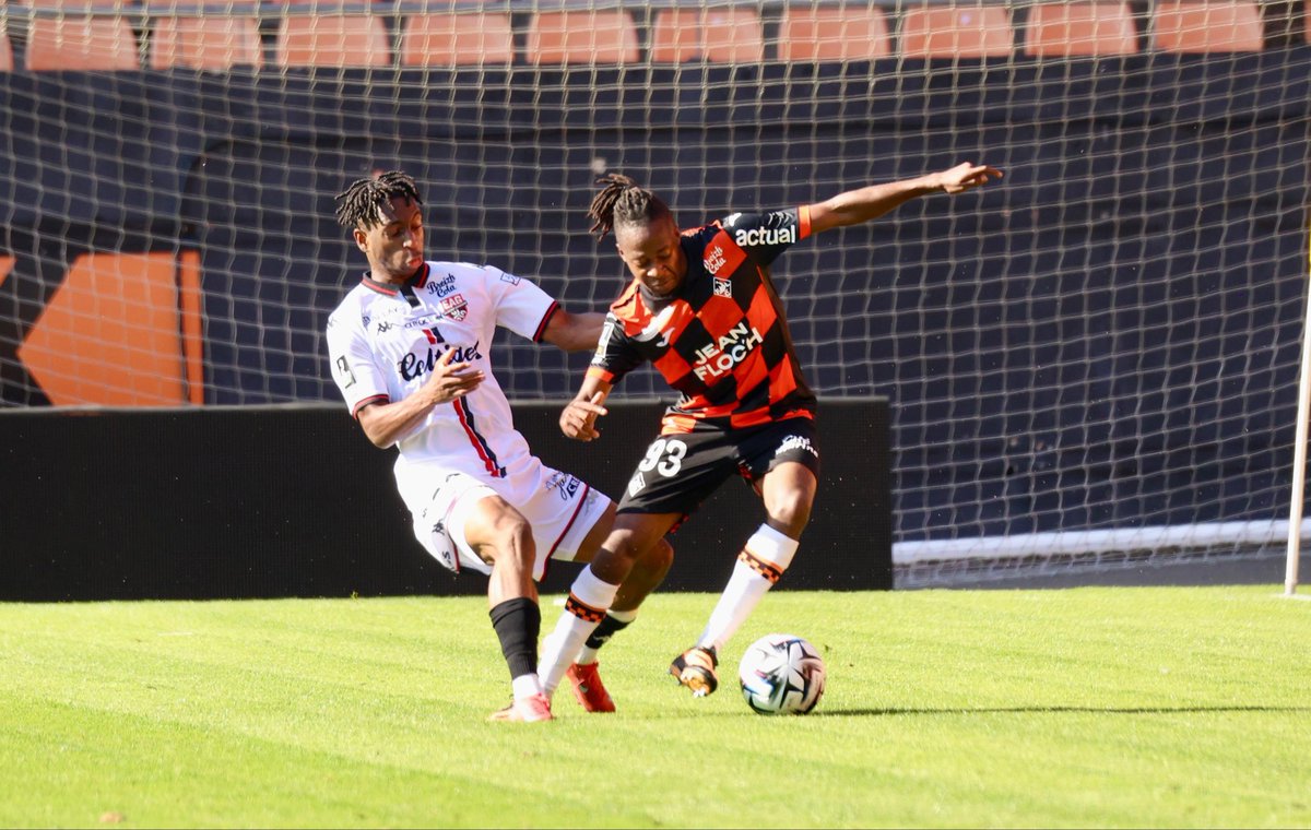 MatthieuHUET2's tweet image. Pas de vainqueur lors du « match d’entraînement » entre le @FCLorient et @EAGuingamp. Les deux équipes se sont quitté sur un score nul et vierge (0-0). #EAG #FCL