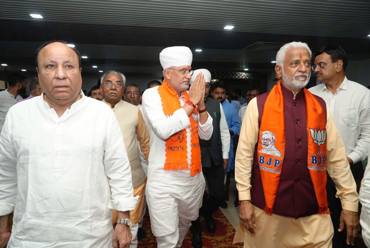 humbal_babubhai's tweet image. જય મા ઉમિયા 🙏
પ્રદેશ અધ્યક્ષ શ્રી @MLAJagdish જીએ તેમના ઉત્તર ઝોનના પ્રવાસ દરમ્યાન ઊંઝા ખાતે બિરાજમાન જગતજનની મા ઉમિયાની પૂજા-અર્ચના કરી અને આશીર્વાદ મેળવ્યા.
આ અવસરે ઉમિયા માતાજી સંસ્થાનના હોદ્દેદારો અને સભ્યોએ પ્રદેશ અધ્યક્ષશ્રીનું પુસ્તક તુલા દ્વારા અભિવાદન કર્યું.
