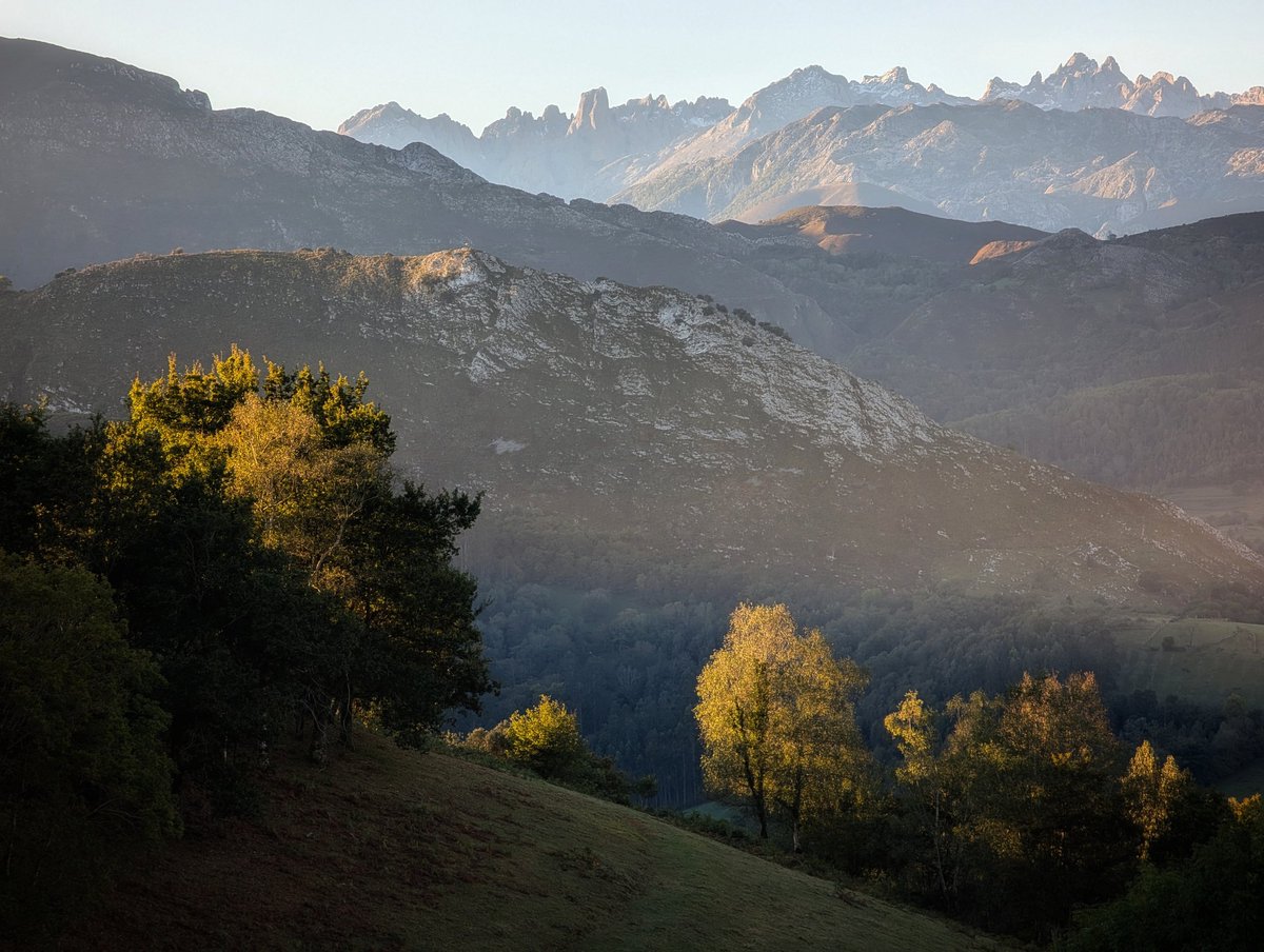WorldHiker_'s tweet photo. Fall in #Asturias https://t.co/oPY0pn690i