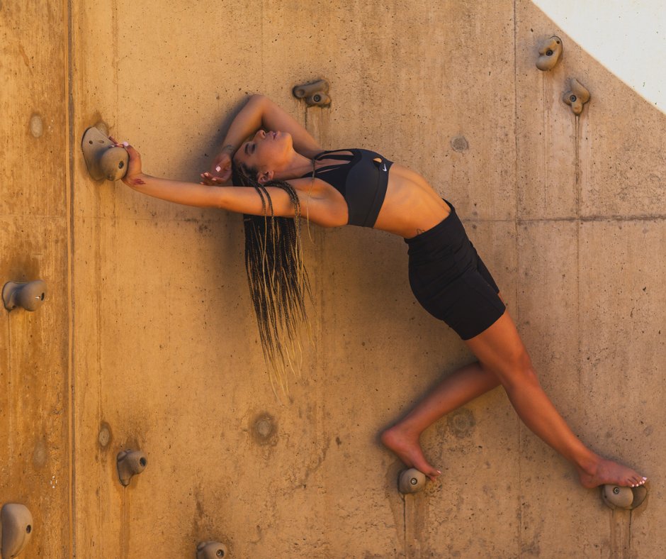 jessicawres's tweet image. Hung up, laid out, and still in full control 😌
Who else climbs walls just to flex on ‘em?
Booking sessions, customs, and collabs—let’s play 💋
#musclefetish #flexfriday #sessiongirls #fitnessfetish #climbonme #wrestlinggoddess #altfitnessmodel #fetishfit #bodygoals #bookjessica