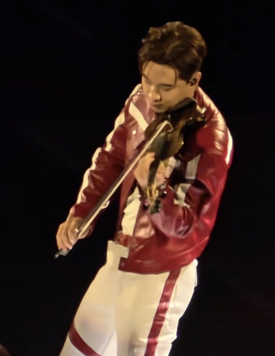 행복 가득하고 멋진 생일 보내길 바래요!
오늘 공연도 최고였어!! 
#HappyHenryDay
#헨리생일축하해요
#CloserToHenry