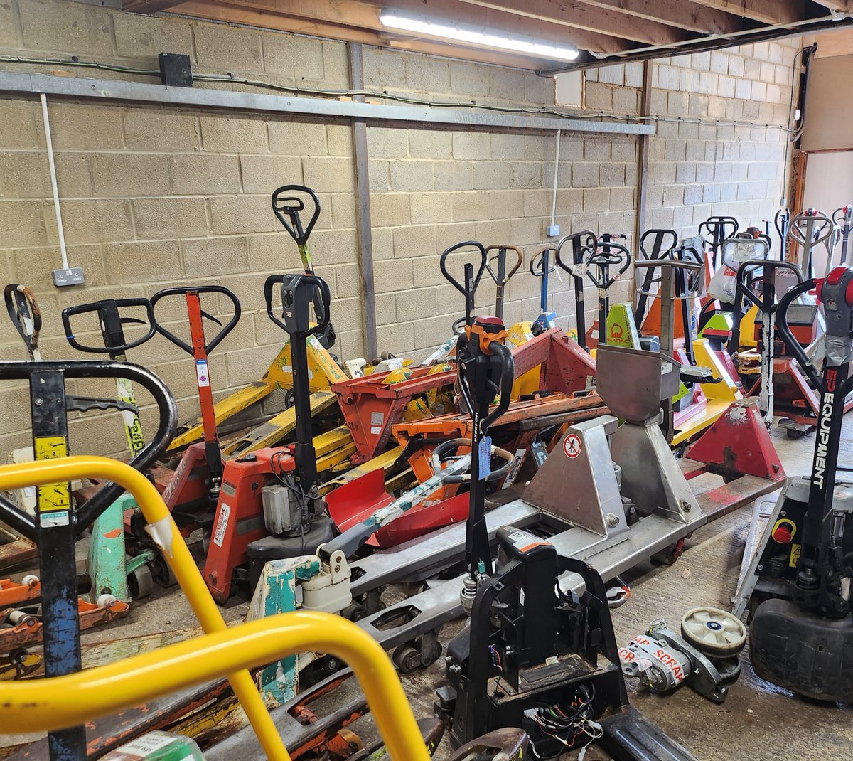 ActionHandling's tweet image. Self-storage businesses: why replace your pallet trucks & trolleys when you can repair them?
We supply AND service handling kit – saving you time & money.
🔧 actionhandling.co.uk
📞01279 724989
#SelfStorage #FacilitiesManagement #UKBusiness