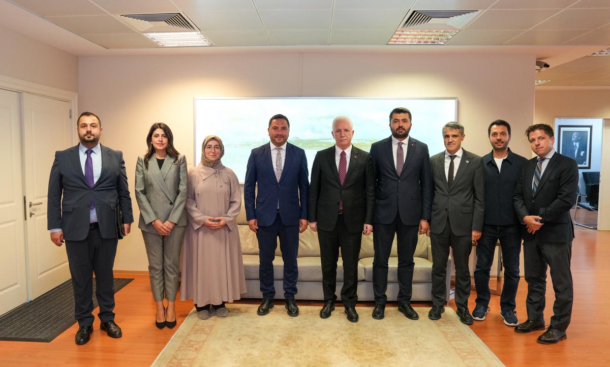 Cemre Vakfı olarak bugün yönetim kurulu üyelerimizle birlikte İstanbul Valisi Sayın Davut Gül’ü ziyaret ettik.

Kendilerine çalışmalarımız hakkında bilgi vererek, iklim değişikliğiyle mücadele, çevre bilincinin artırılması ve sürdürülebilir gelecek konularında yerel yönetimlerle