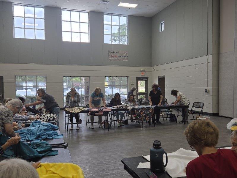 OviedoRecNParks's tweet image. Packed house for the Project Linus blanket making session. All blankets are donated to local children in crisis. 407-971-5575
