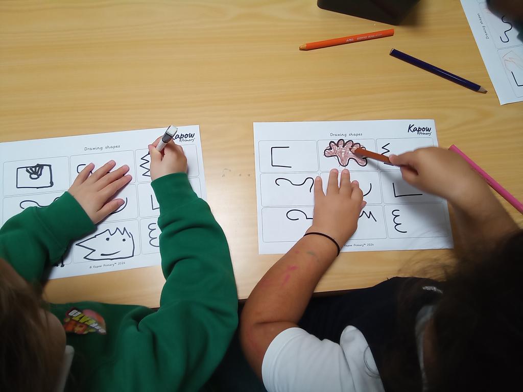 Year 1 creating their own organic shapes using different types of lines in art.