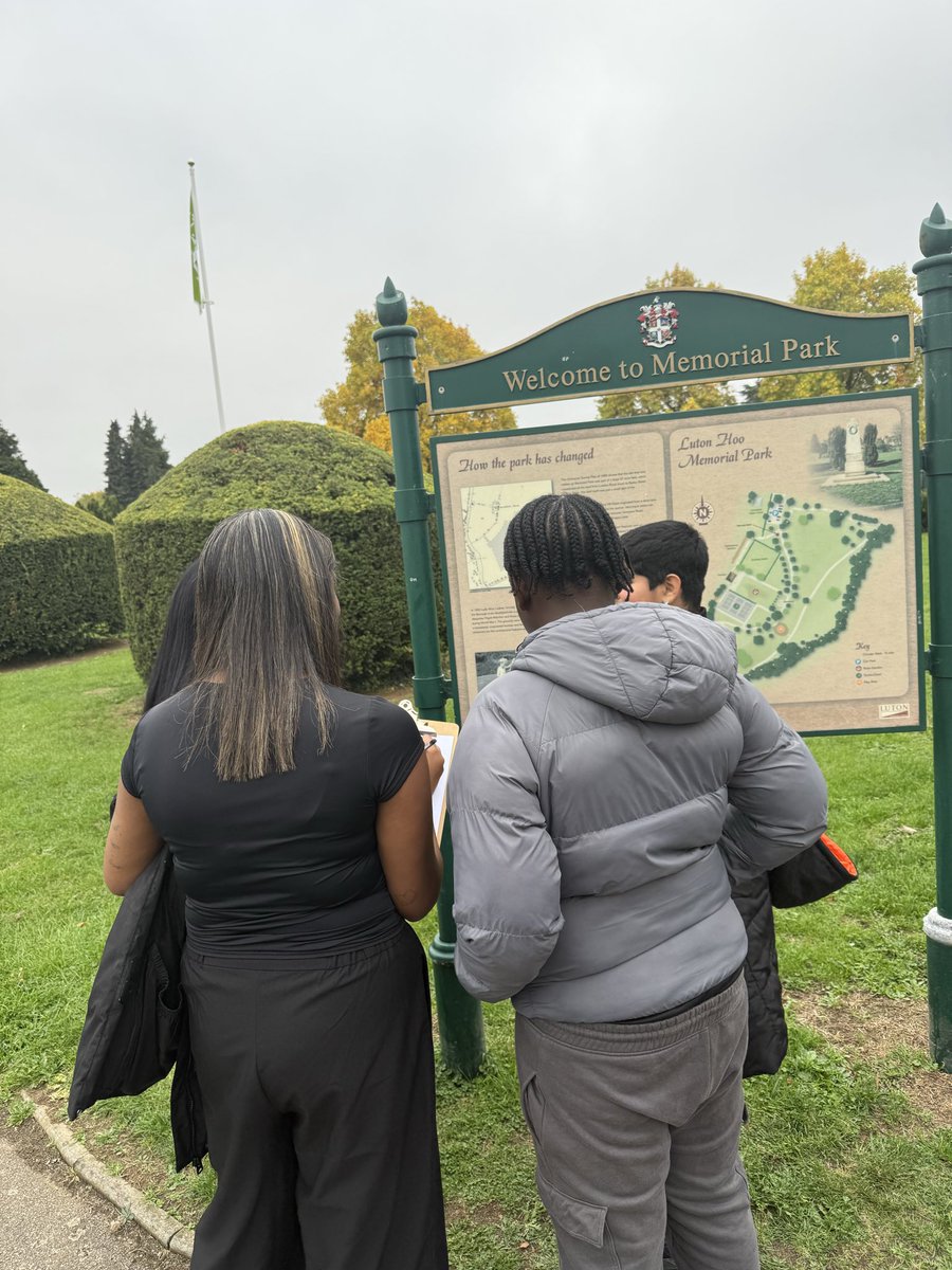 JaydeSarrington's tweet image. Our students @ACELuton enjoyed an engaging day exploring the park, working in pairs to tackle 15 thought-provoking questions. 🕵️♀️📜
They discovered the history, wildlife, and hidden gems that make this site so special! 🌿✨
#LearningBeyondTheClassroom #Teamwork #MemorialPark