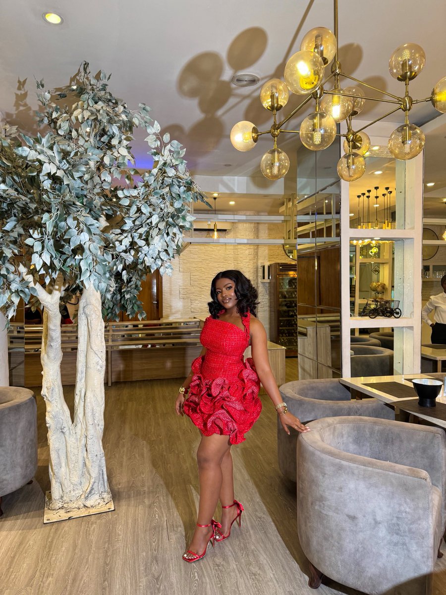 Morethanaking_'s tweet photo. Happy Birthday to me ❤️🌺🌹 https://t.co/vKT1J8y5iH