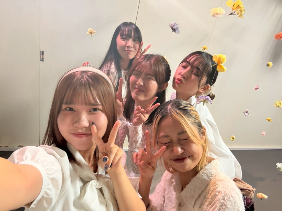 #春に 2日目
ご来場いただいた皆様、ありがとうございました！

たくさんの方に感動した、前を向こうと思ったと言っていただけて、とても嬉しく思います🥹🙈

残りはラスト明日2公演のみ！
全力で丁寧に最後まで出し切るよん🫡

明日ご来場の方は雨の予報なのでお気をつけ下さい、、