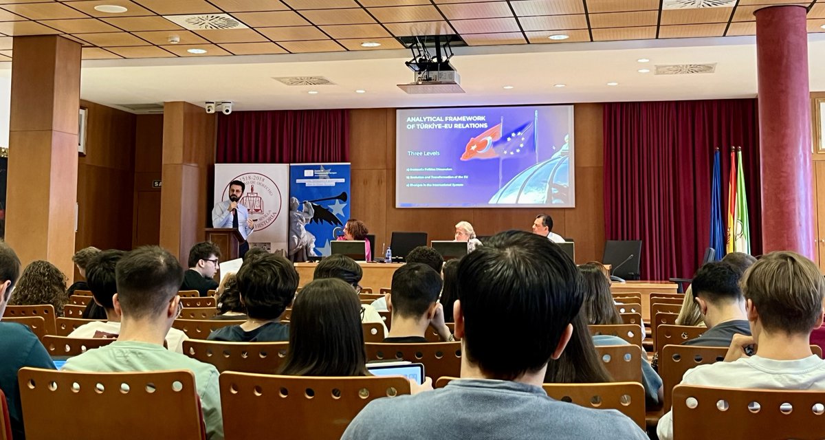 cdesevilla's tweet photo. 🇪🇺🇹🇷Conferencia | Turkish-EU relations and strategic autonomy in an emerging multipolar world
📍🗣️Impartida por Prof. Enes Bayraklı esta tarde en #Sevilla
#ABİletisimStratejisi #ABİS #EUCommStrategy https://t.co/Ie4eaAzvxO