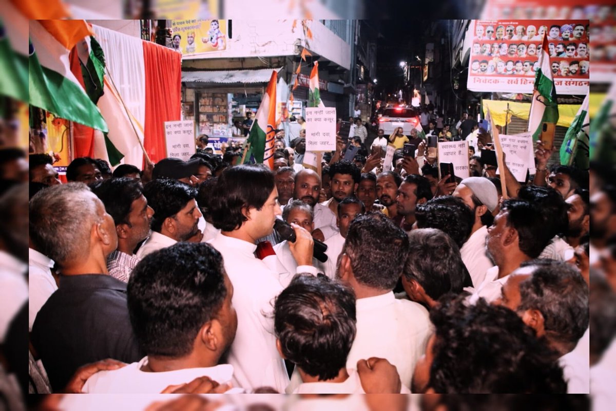 INCMP's tweet image. #छिंदवाड़ा में जहरीली सिरप से मासूम बच्चों की दर्दनाक मौत से पूरे प्रदेश में आक्रोश है।

इस अमानवीय लापरवाही के विरुद्ध गुना के #राघौगढ़ में जिला कांग्रेस कमेटी द्वारा पूर्व मंत्री व जिला कांग्रेस अध्यक्ष श्री जयवर्धन सिंह जी के नेतृत्व में कैंडल मार्च निकालकर दोषियों पर कठोरतम…