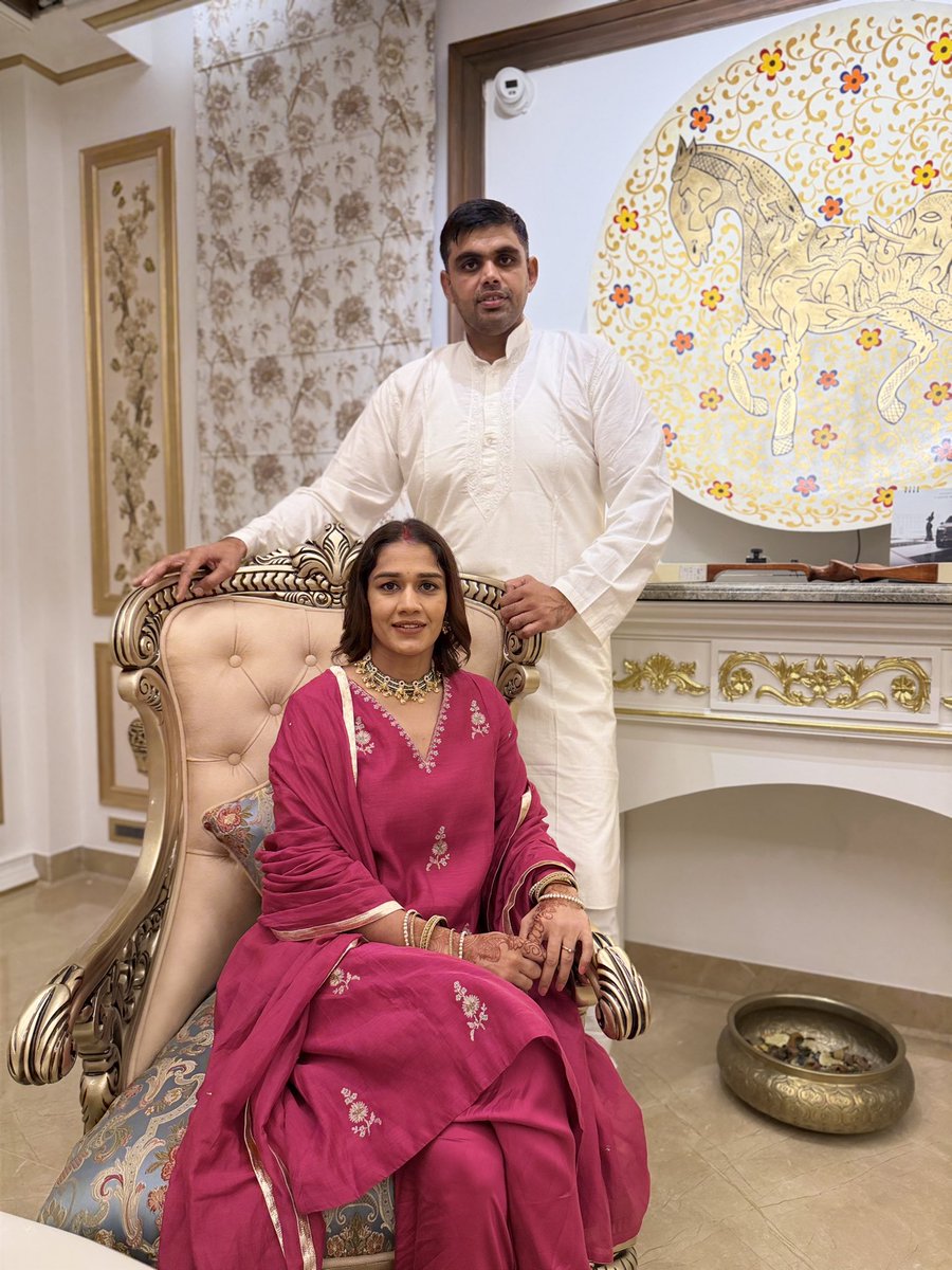 BabitaPhogat's tweet image. सौंदर्य, संस्कार और स्नेह — यही है करवाचौथ का असली रूप!❤️🧿

#HappyKarwaChauth