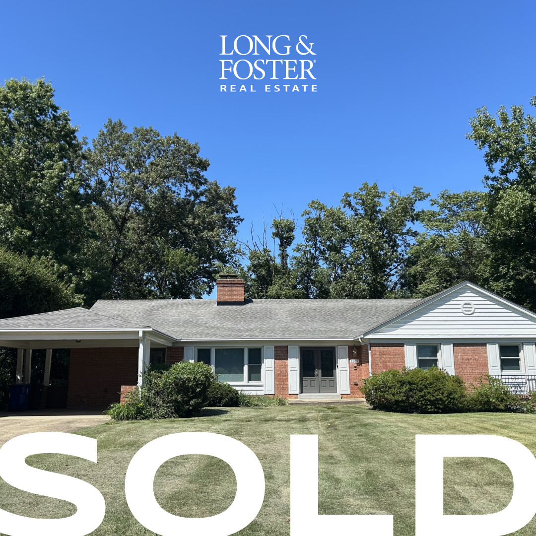 PeterMenneVA's tweet photo. Sold in Alexandria, this spacious two level, 3696 square foot house on .46 acre.  A much larger house than the photo implies. https://t.co/KogtB2JwBJ