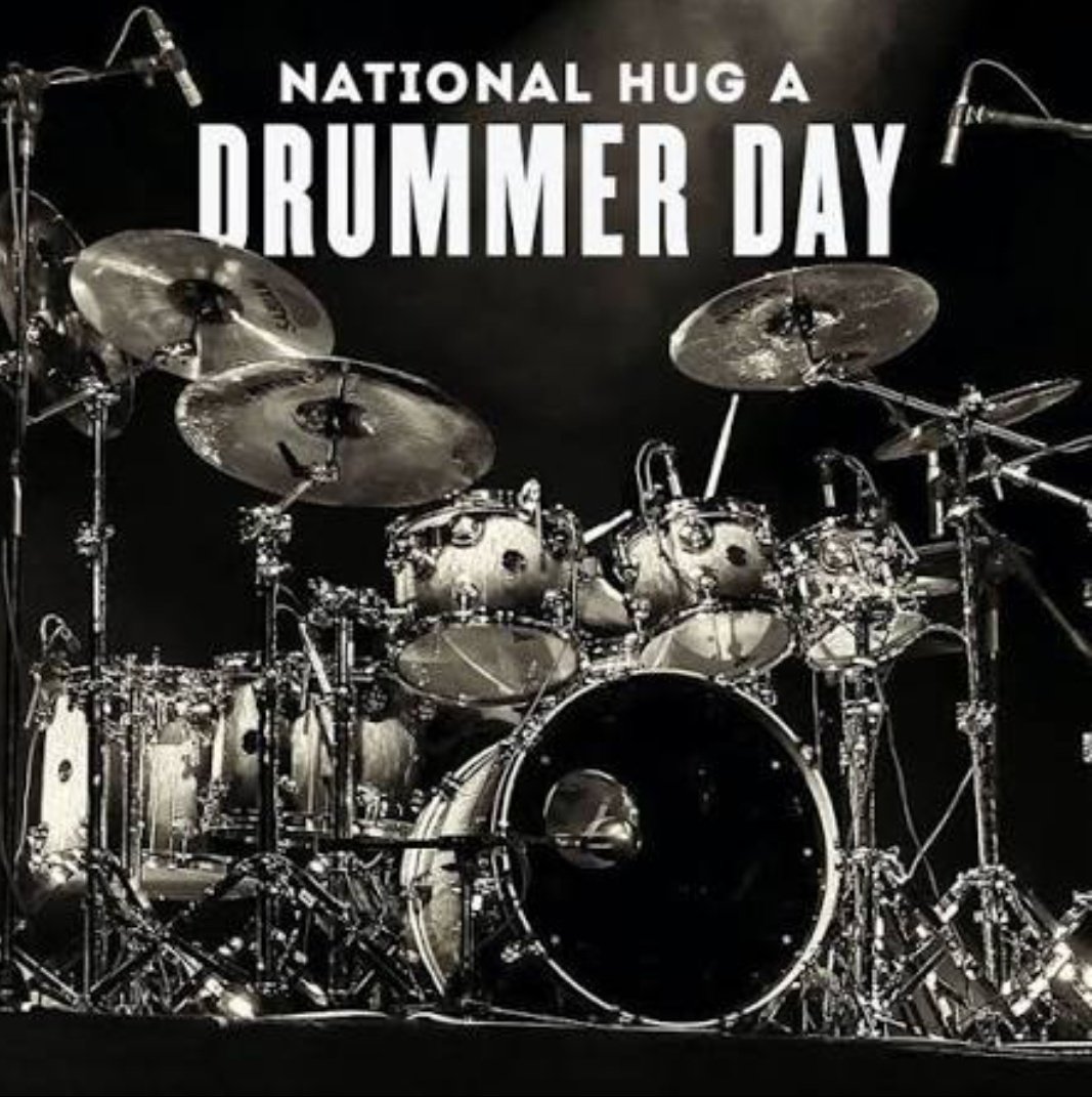 SamScript247365's tweet image. Happy #NationalHugADrummerDay @glenofthepower I would love to give you a great big hug right now, you give amazing ones! #TheScriptFamily miss you! Big love always 💙💙💙