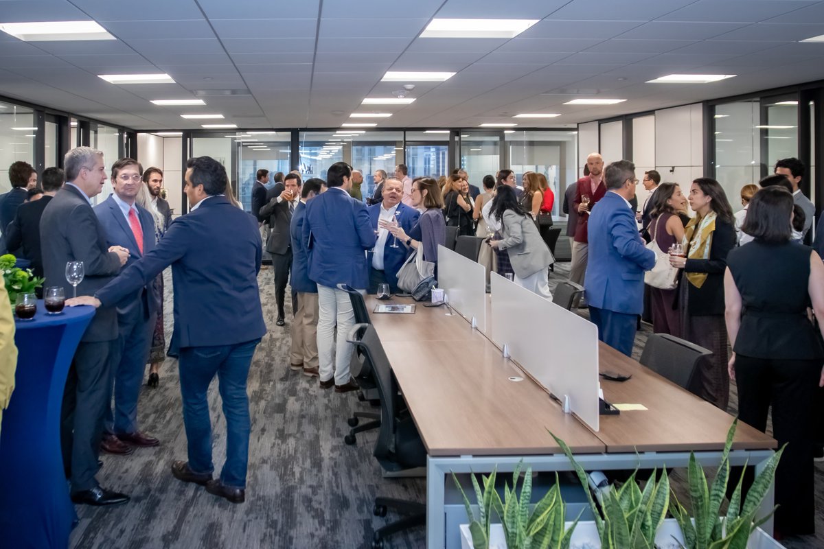 AcfGroup's tweet image. We’ve settled into our new office space in Miami’s Financial District — the best area to keep growing and connecting with our clients. 

We celebrated the move with a cocktail among friends, clients &amp;amp; partners. Exciting times ahead for ACF Group! 

#ACFGroup #FinancialDistrict